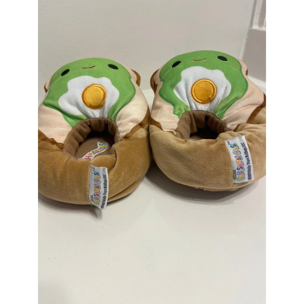 Squishmallow Kids Slippers Size 2-3 Avacado